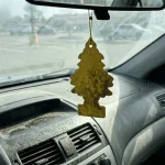 Greșeala pe care o fac șoferii cu odorizantul de aer cu geamurile închise greseala-pe-care-o-fac-soferii-cu-odorizantul-de-aer.webp.webp